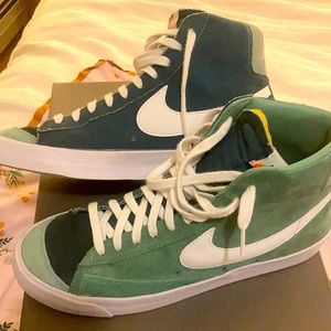 Nike size 10 Split/Green Suede High Top.